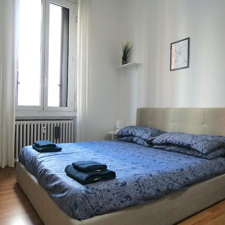 Splendido Bilocale A 4 Fermate Dal Duomo Apartment Milan Luaran gambar