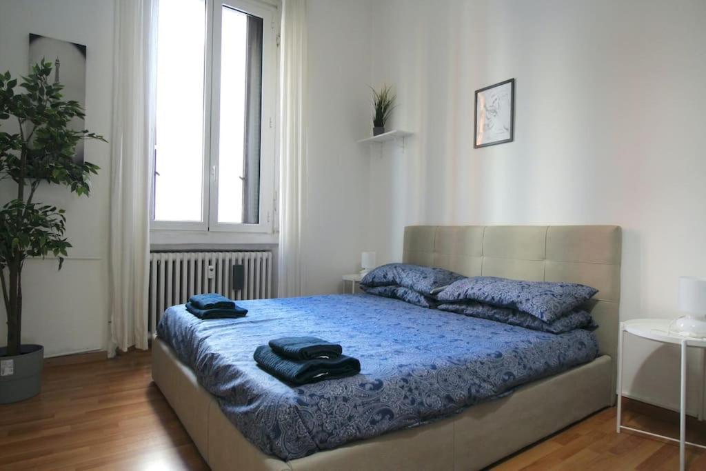 Splendido Bilocale A 4 Fermate Dal Duomo Apartment Milan Luaran gambar