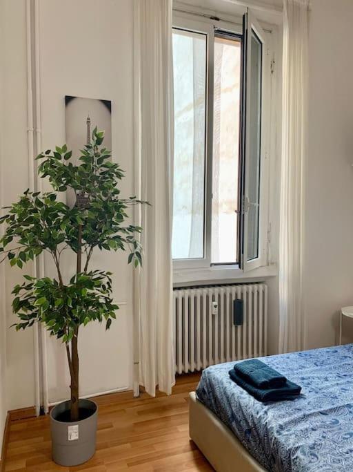Splendido Bilocale A 4 Fermate Dal Duomo Apartment Milan Luaran gambar