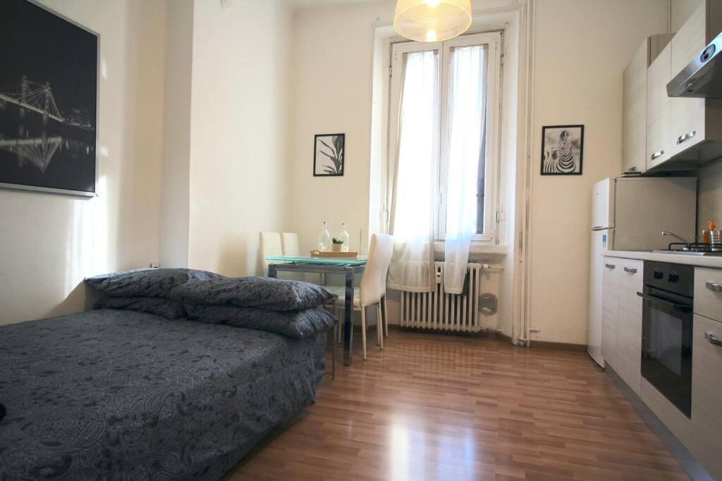 Splendido Bilocale A 4 Fermate Dal Duomo Apartment Milan Luaran gambar